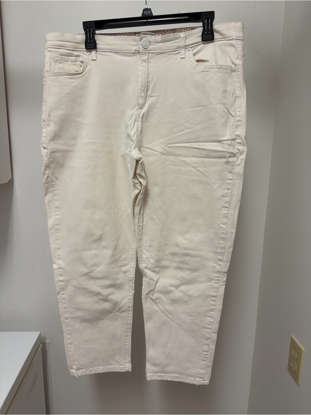 Vintage America Off-White Cropped Ankle Jeans